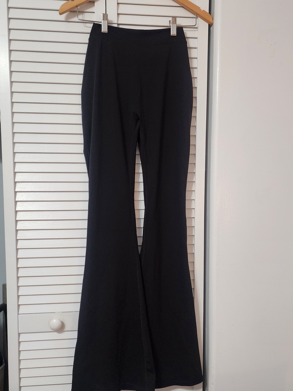 YEOREO Scrunch V Back Butt Lifting Wide Leg High Waist Workout Pants